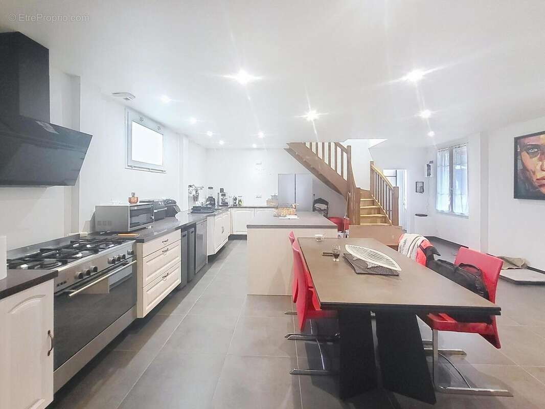 Maison 145 m² à Saint-Malo-Des-Trois-Fontaines  - photo 5