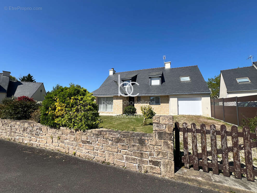 VENTE Maison 4 Chambres  Proche Plage & Suscinio  Beaux Volumes  SARZEAU Océan (56370) - photo 9
