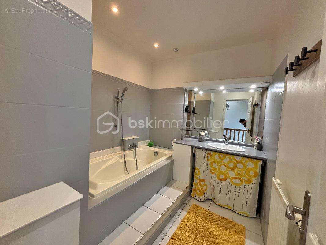 Découvrez le charme d'une maison spacieuse - photo 8