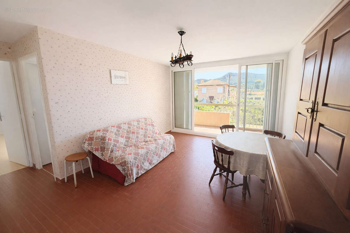 Appartement à SAINT-CYR-SUR-MER