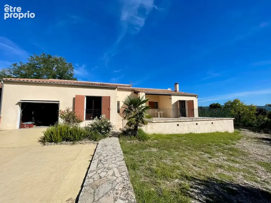Céreste (04)  Villa de plain-pied 128 m², 4 chambres, garage et terrain 840 m² - photo 1