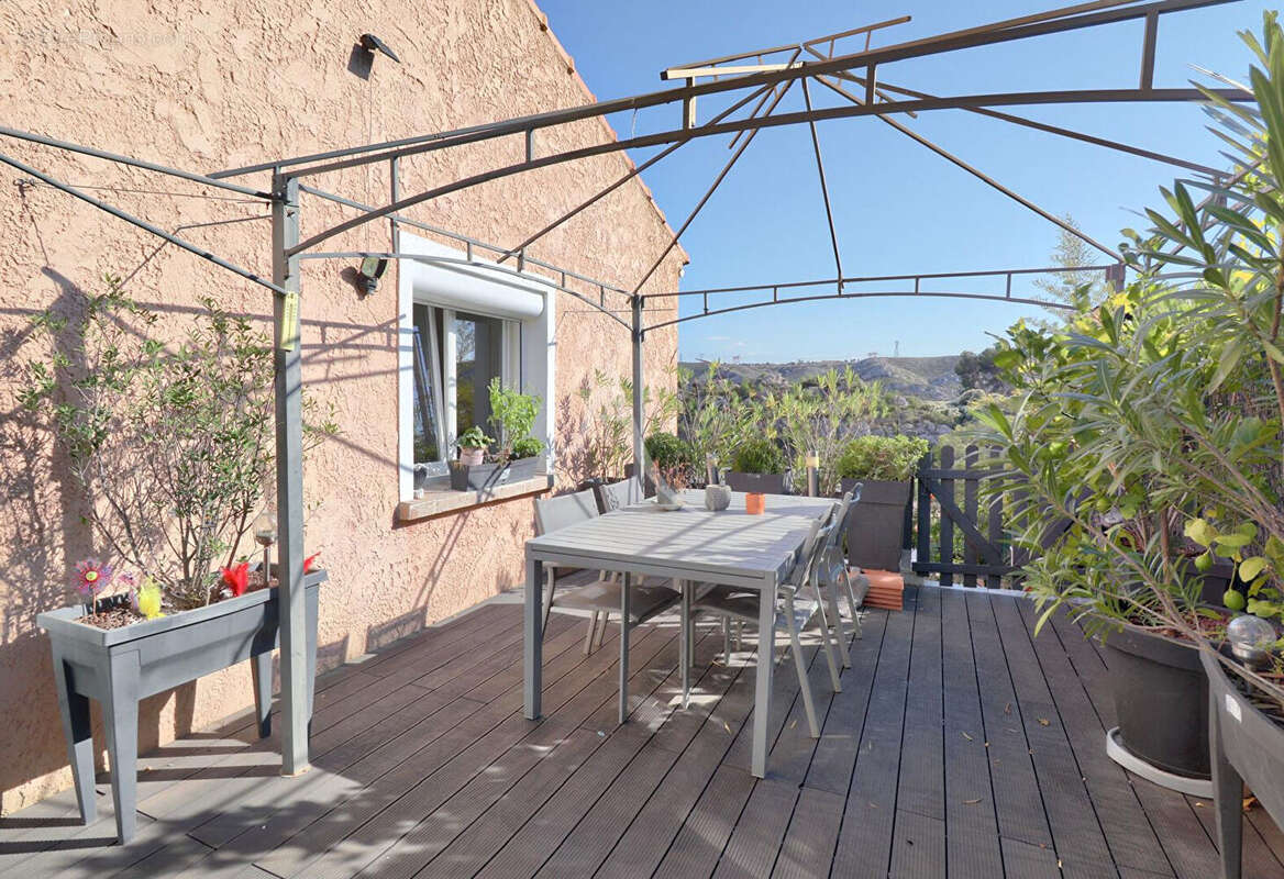 À vendre maison familiale avec dépendance aux pennes mirabeau - photo 10