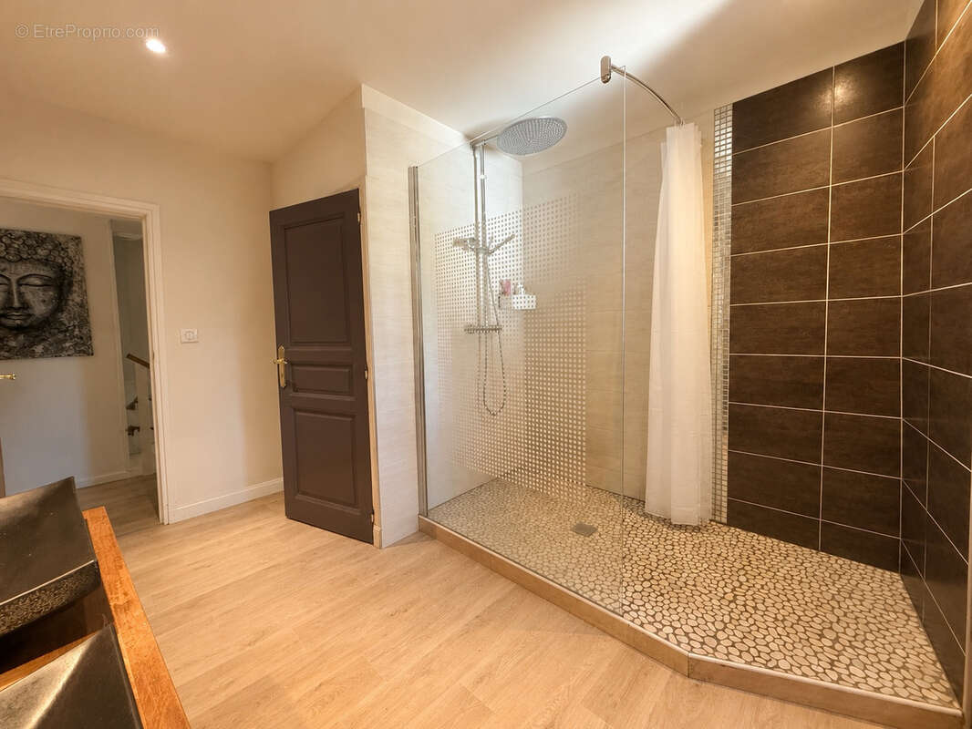 HASPARREN   Maison de village rénovée avec jardin privatif et garage - photo 13