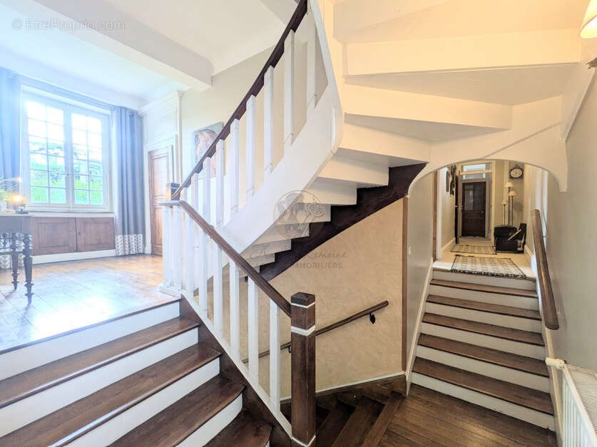 Maison à SAINT-GENIS-LAVAL