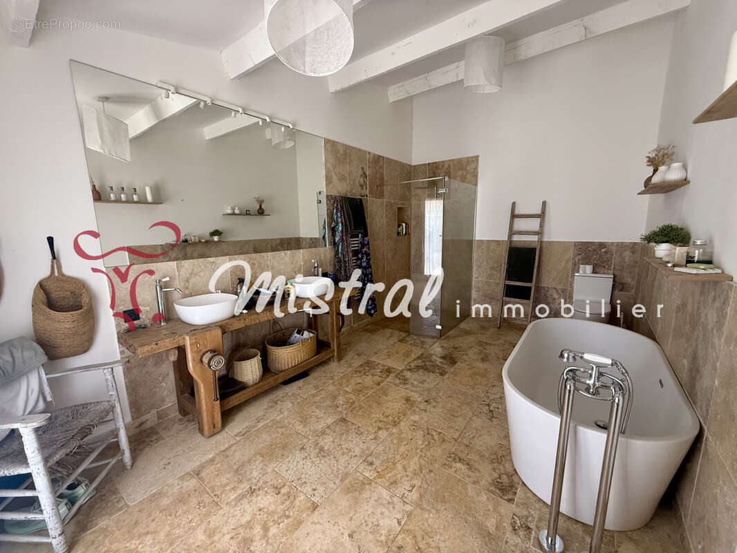 Maison saintes maries de la mer plain pied 3 chambres acces grand radeau - photo 12