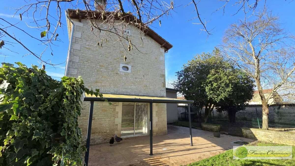 Maison à FOUQUEURE