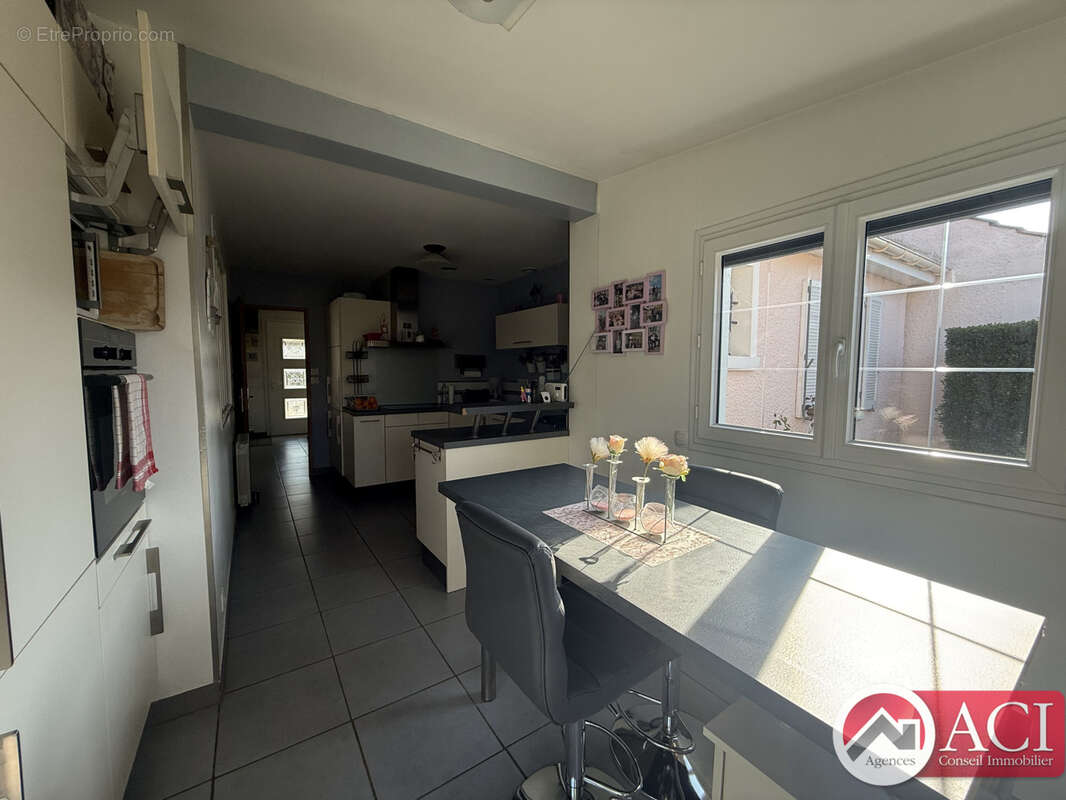 Maison à LACHAPELLE-SAINT-PIERRE