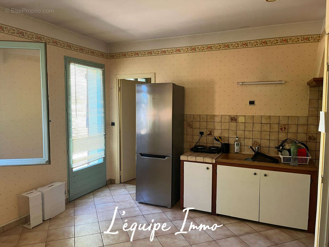 HYPER CENTRE - Maison T6 de 147 m2 - Parcelle de 747 m2- Double garage - - photo 7