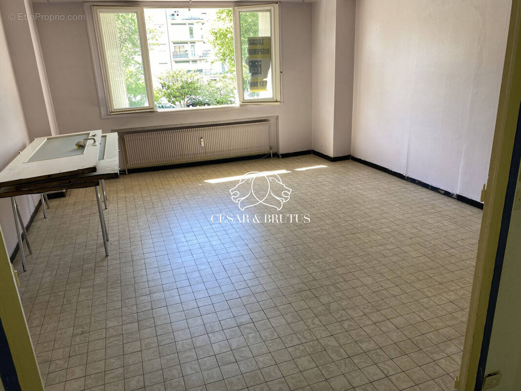 Appartement 87 m² à Saint-Priest  - photo 3
