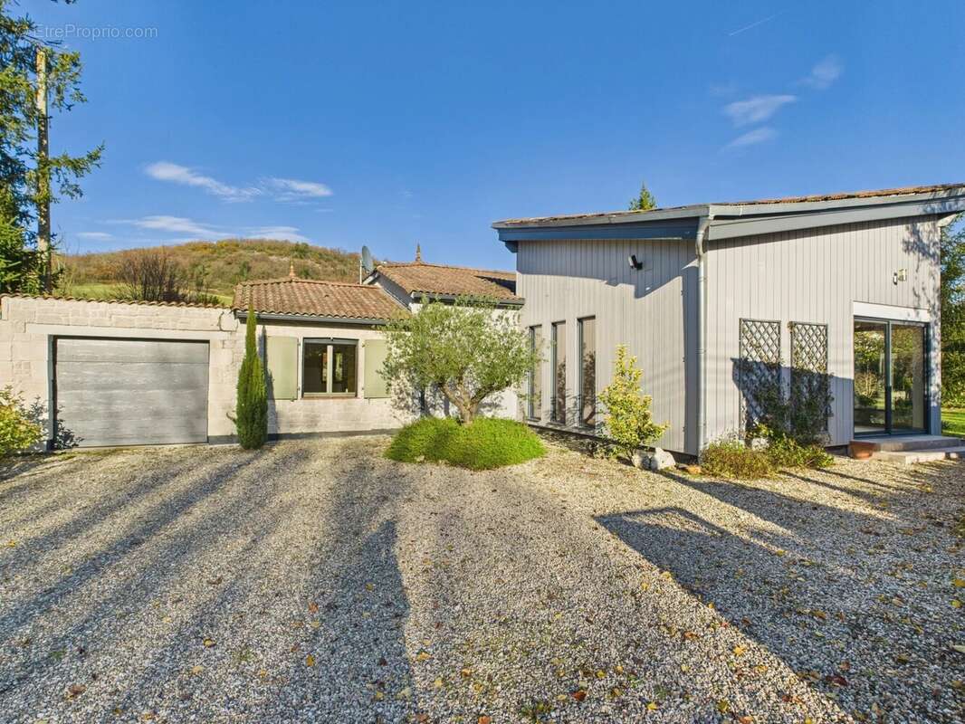 Maison à MONTAIGU-DE-QUERCY