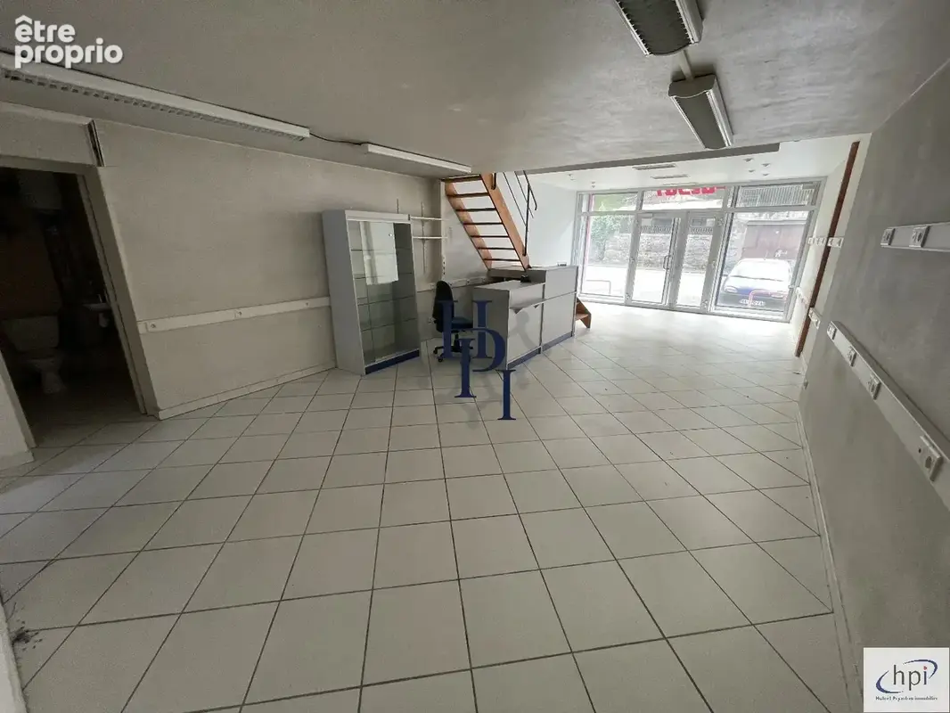 Vente deux locaux commerciaux, dépôt, 12 garages et parking sur 974 m2 de terrain Saint Affrique - photo 12