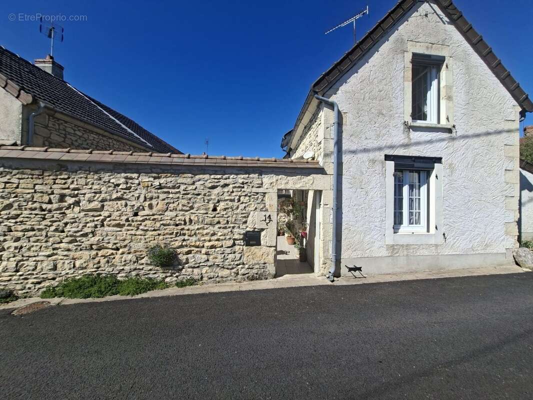 Maison à VARENNES-VAUZELLES