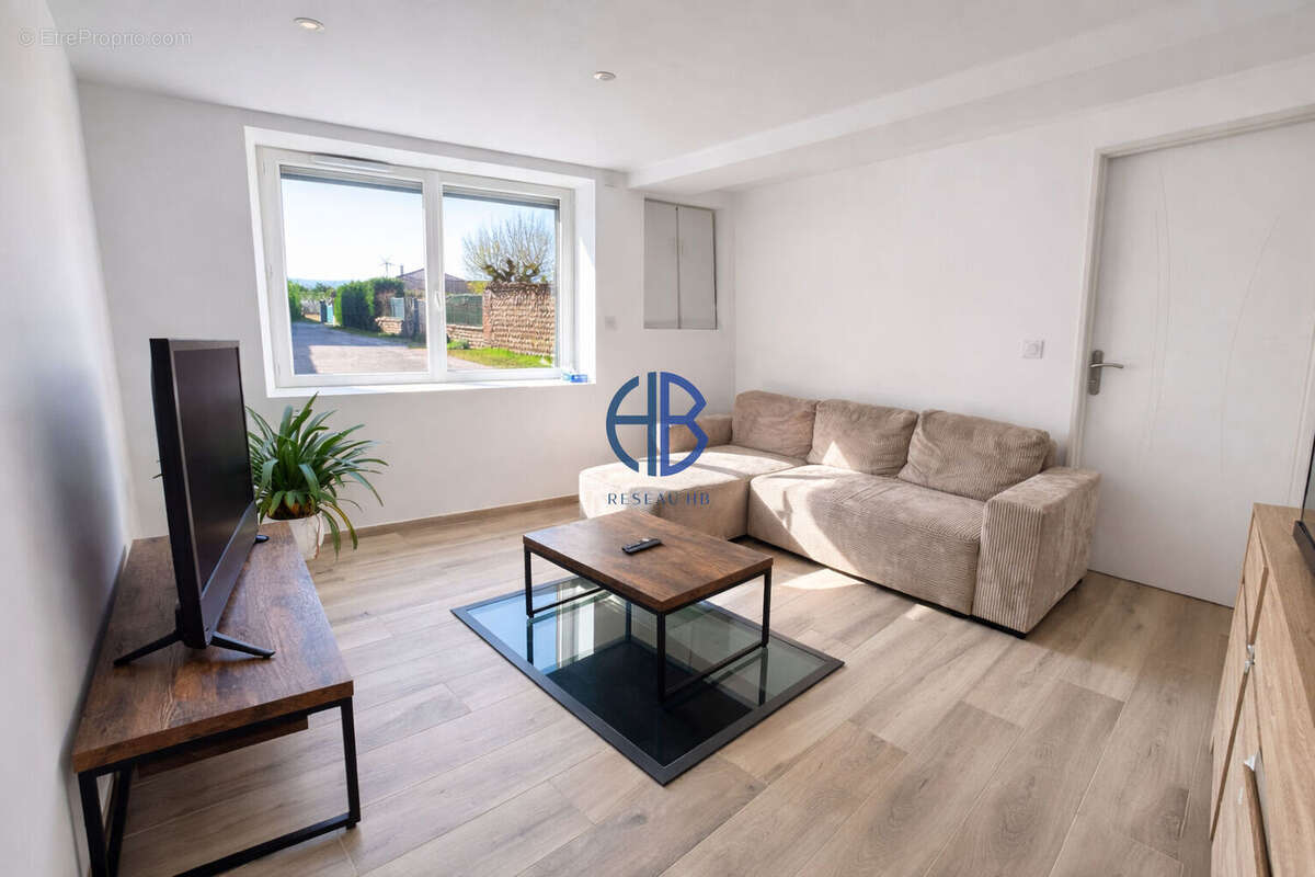 Maison rénové plein de cachet au coeur de Marcilloles - photo 2