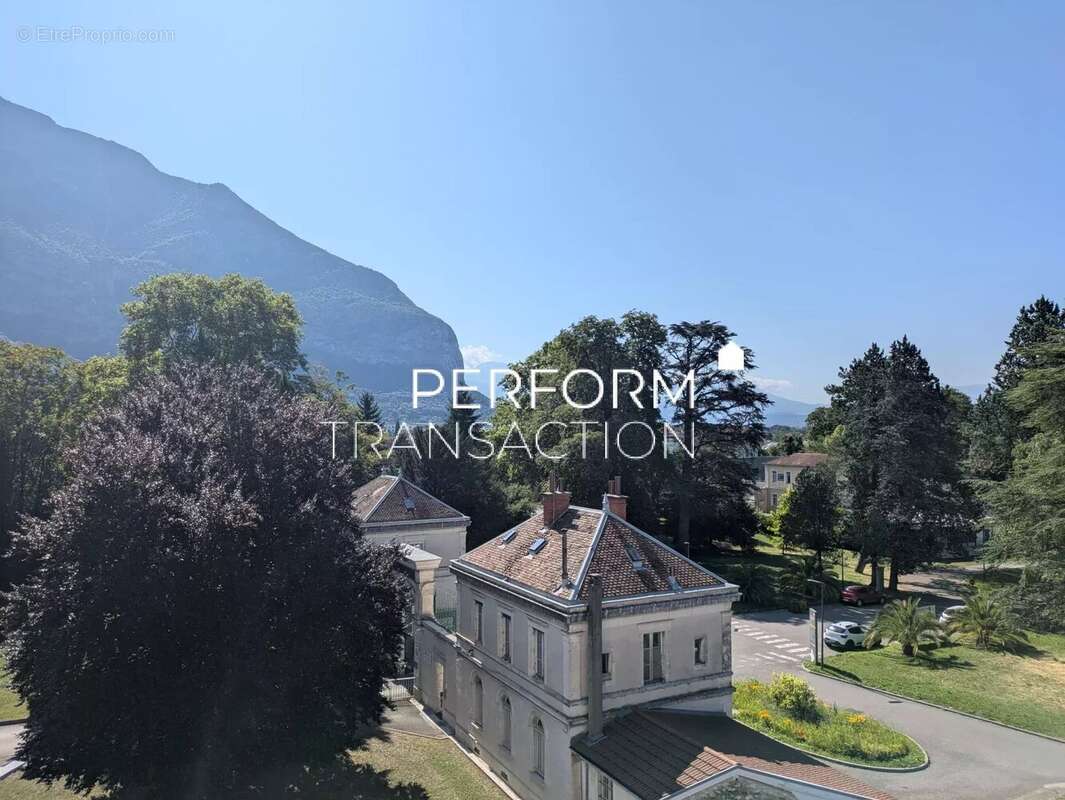 Appartement à SAINT-EGREVE