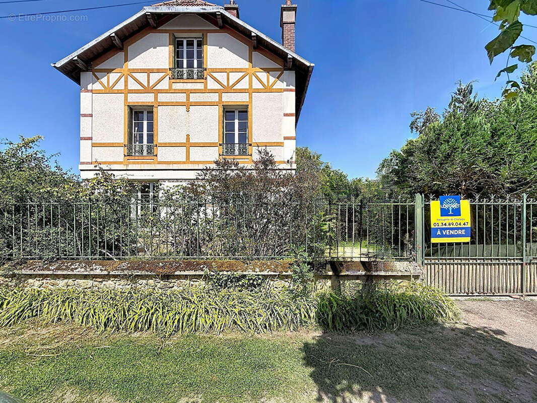Maison à NEAUPHLE-LE-CHATEAU