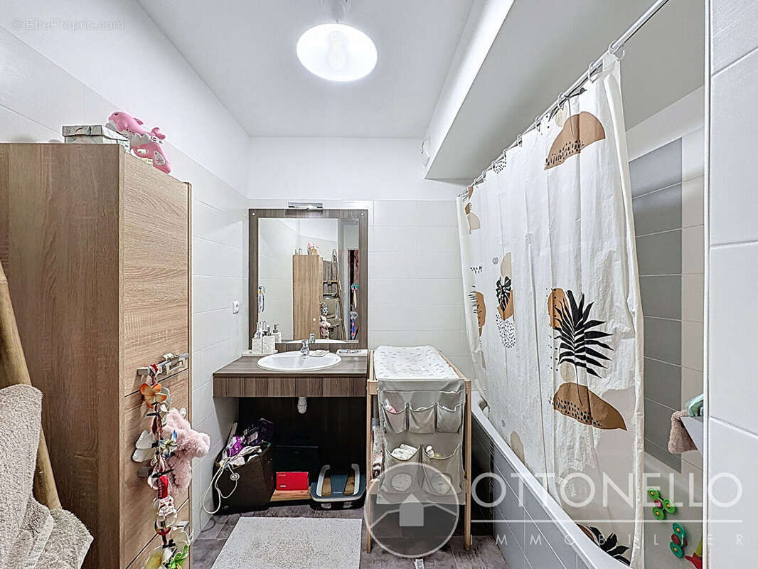 Appartement à PUGET-SUR-ARGENS