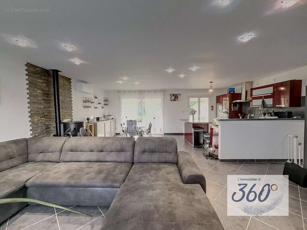 Maison à OUROUX-SUR-SAONE