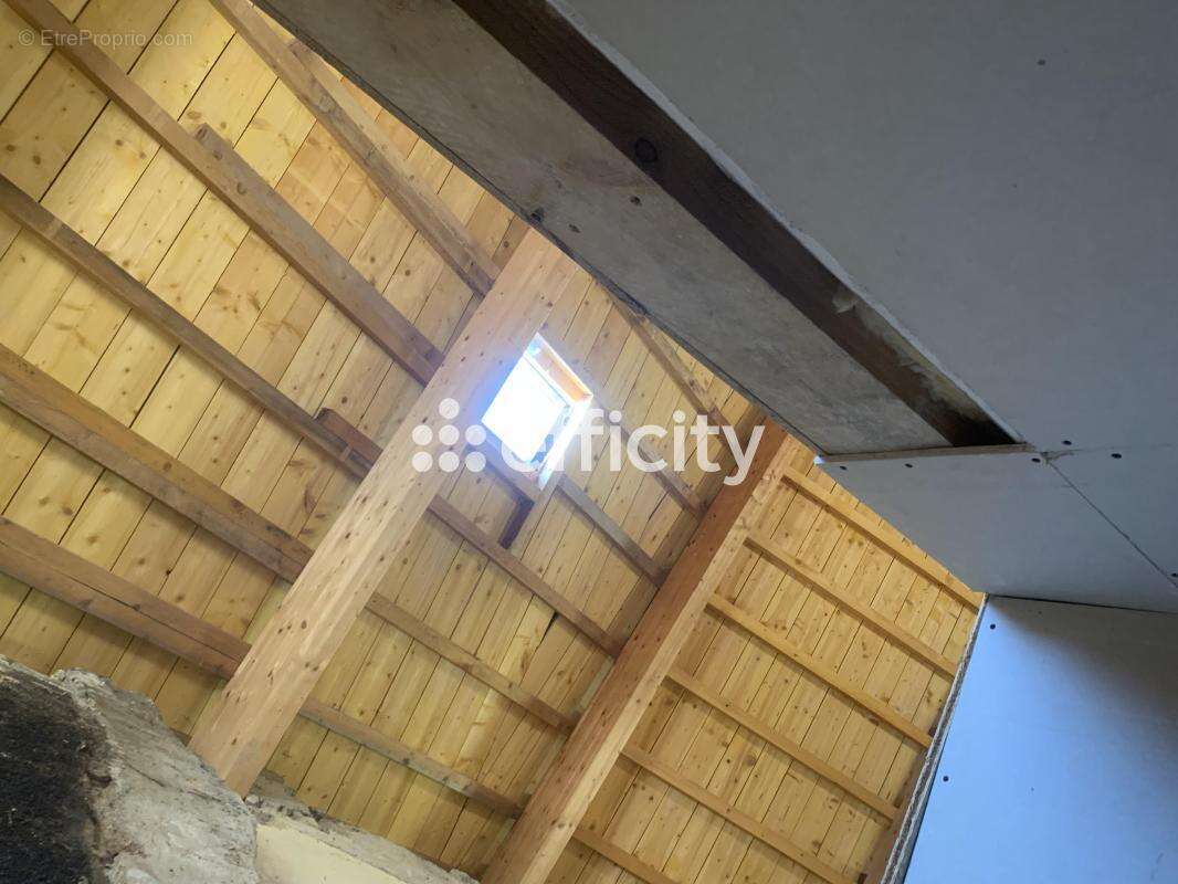 Appartement à SAINT-JEAN-D'ANGELY