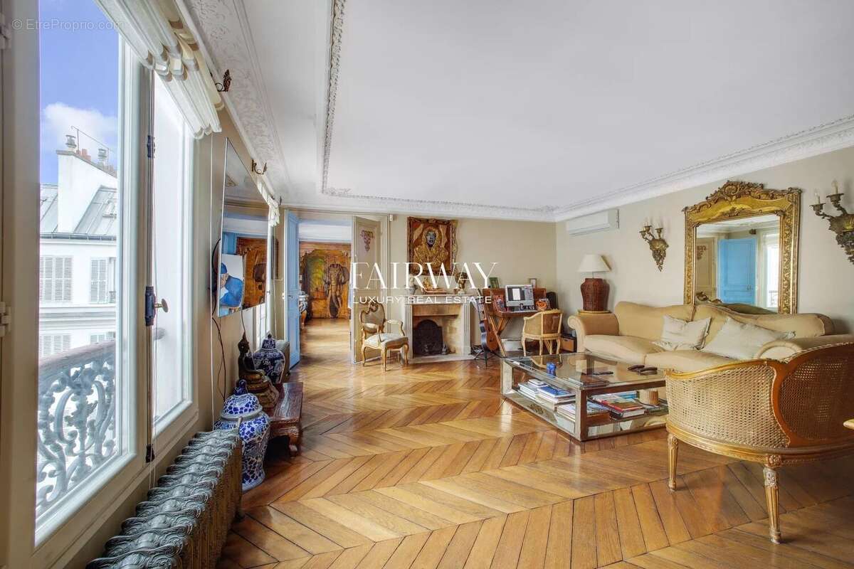 Appartement à PARIS-8E