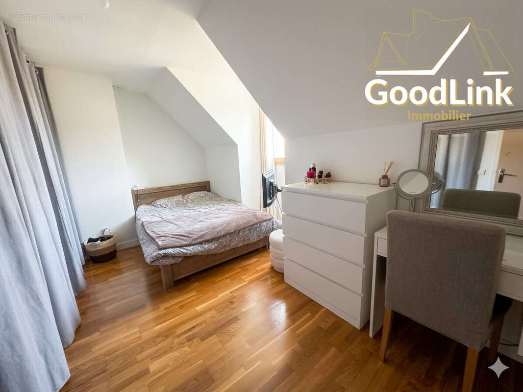 Maison à LE COUDRAY-MONTCEAUX