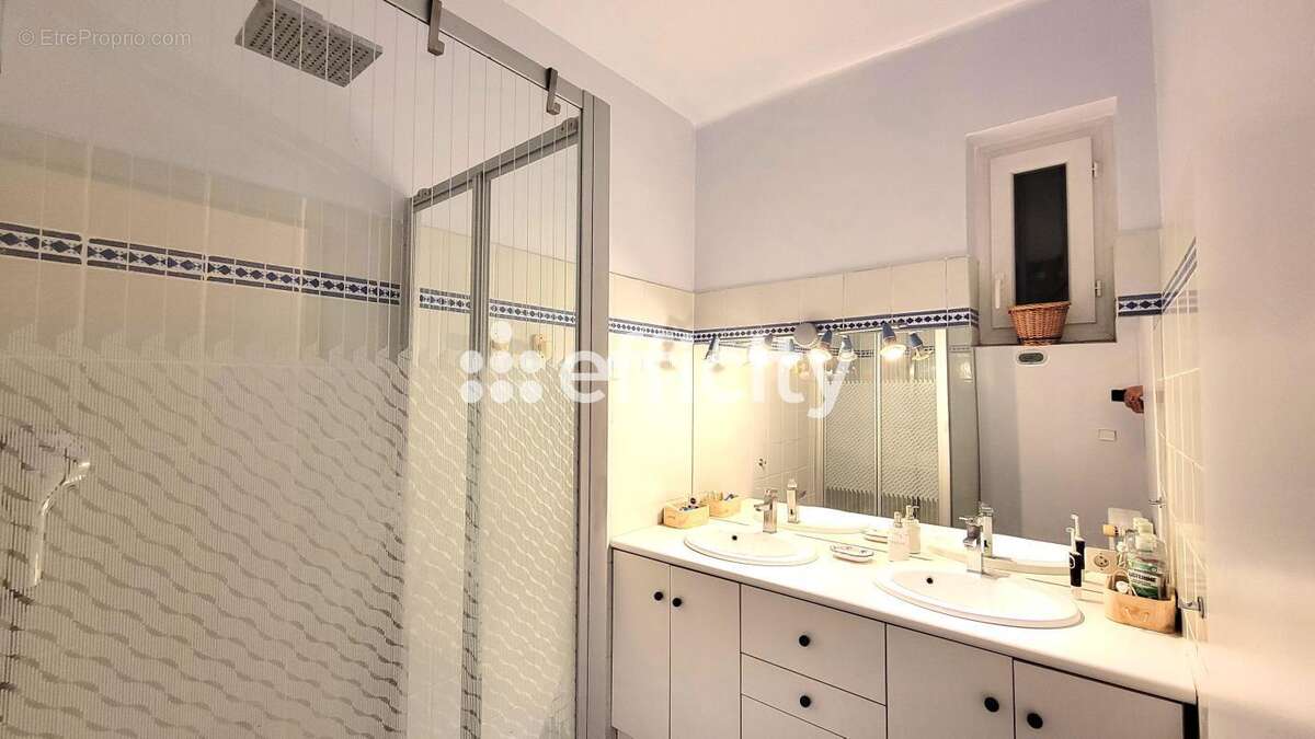 Maison à FLEURIEU-SUR-SAONE