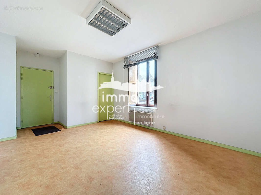 Commerce à MIRECOURT