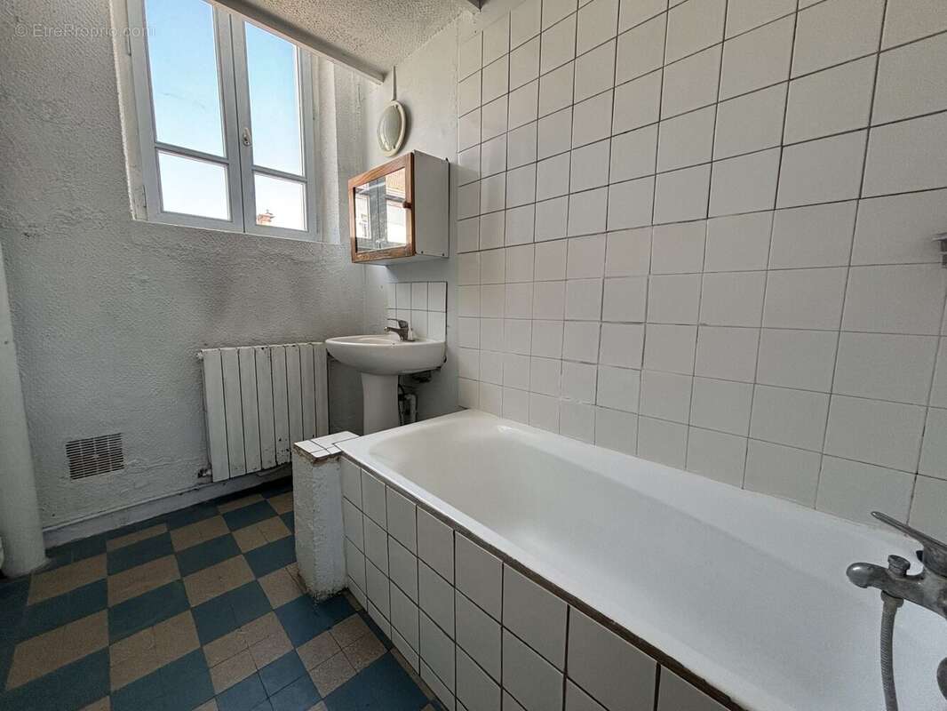 Appartement 320 m² à Romans-Sur-Isere  - photo 2