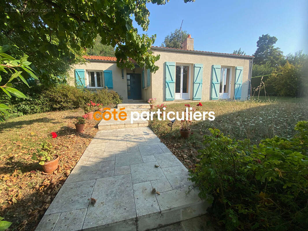 Maison à LES HERBIERS