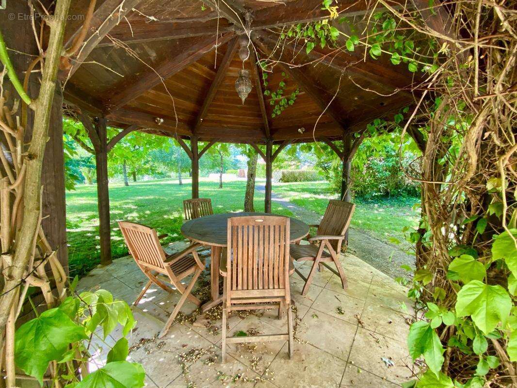 Belle maison en pierres avec piscine - photo 4