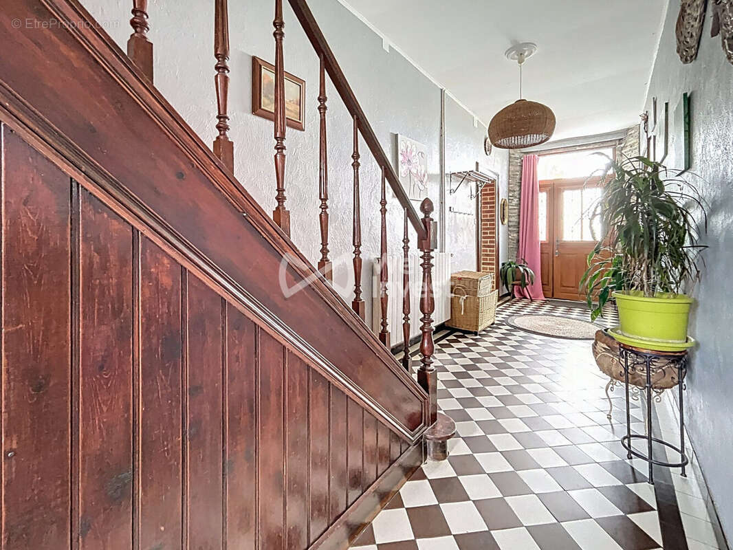 Maison à SAINT-REMY-CHAUSSEE