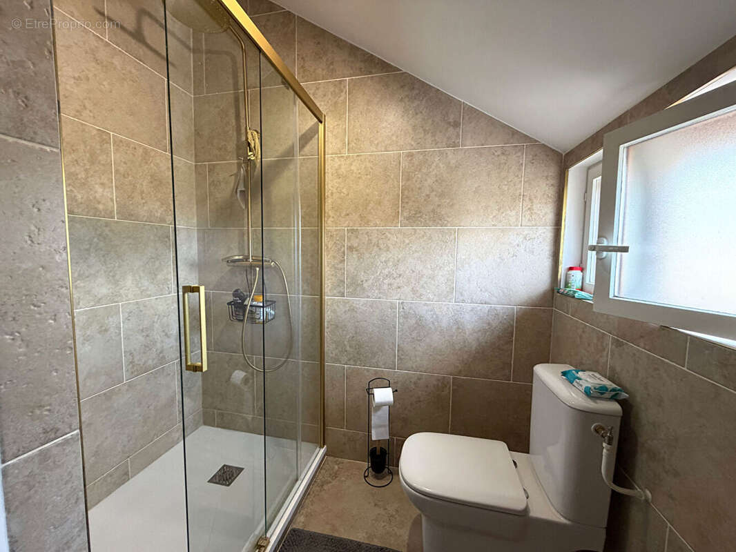 SAINT-JULIEN-LES-VILLAS, T3 en duplex rénové, de 52 m² avec terrasse privative - photo 6