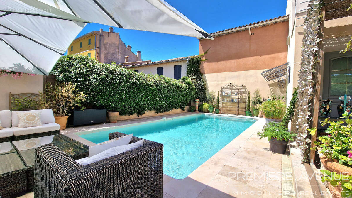 Maison à LA GARDE-FREINET