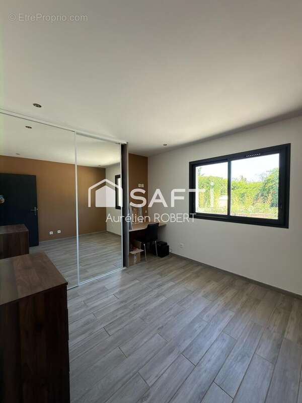 Maison 130 m² à Luzinay  - photo 9