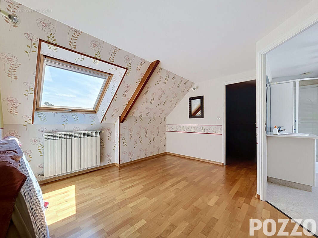 Maison avec grand sous-sol, dépendances de 275 m² et espace bien-être - photo 11