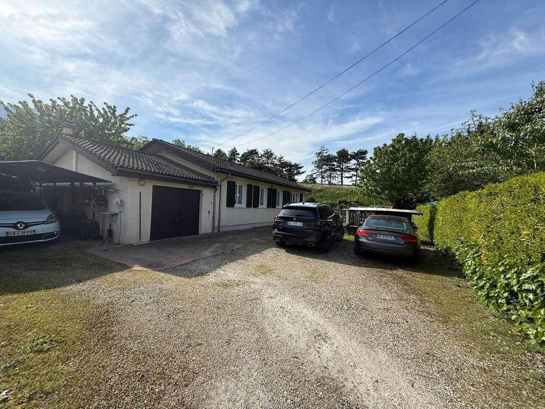 Maison à SAINT-EGREVE