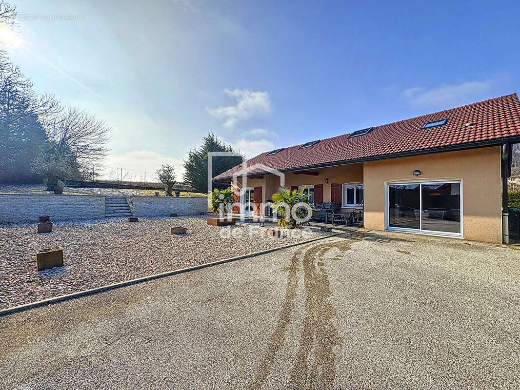 Maison à CHATILLON-EN-MICHAILLE