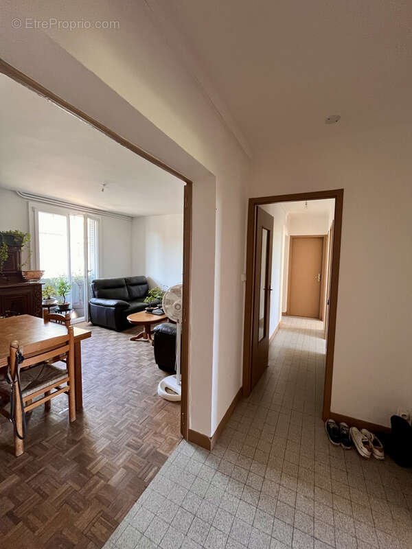 Quartier Pasteur: T3 en RDC (vendu loué meublé) - photo 3