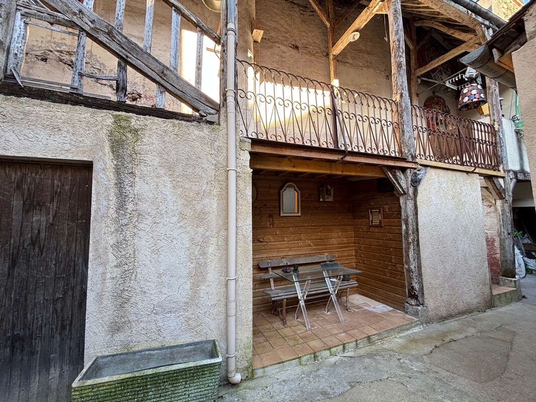 Maison à LA QUEUE-LES-YVELINES
