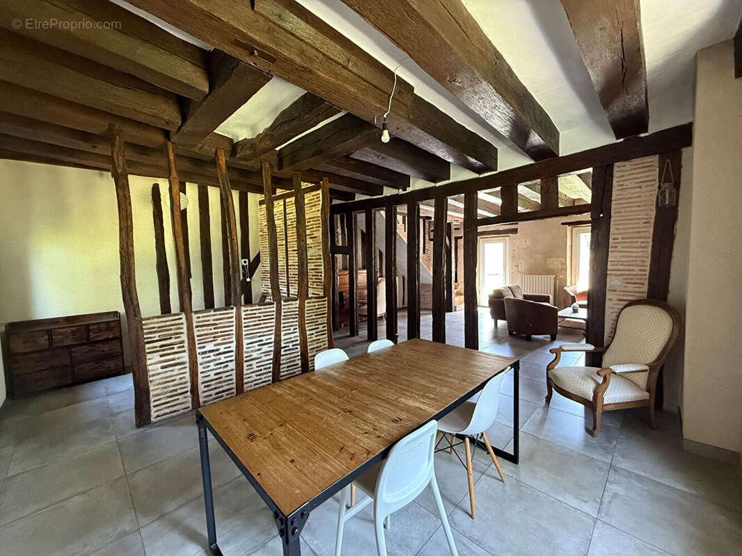 Maison à BEAUMONT-LA-RONCE