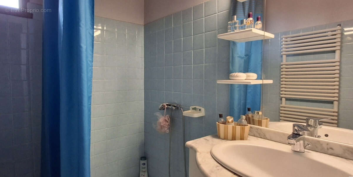 Maison à LA GARDE-ADHEMAR