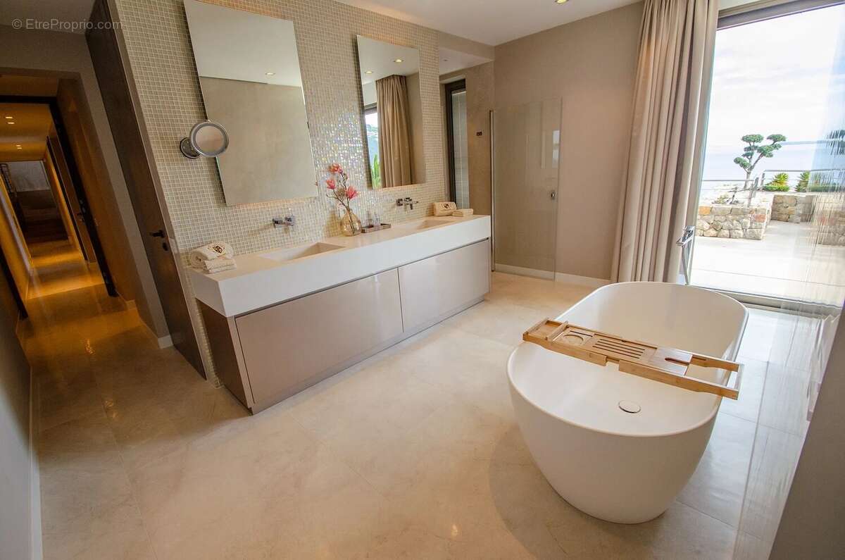 Maison à THEOULE-SUR-MER