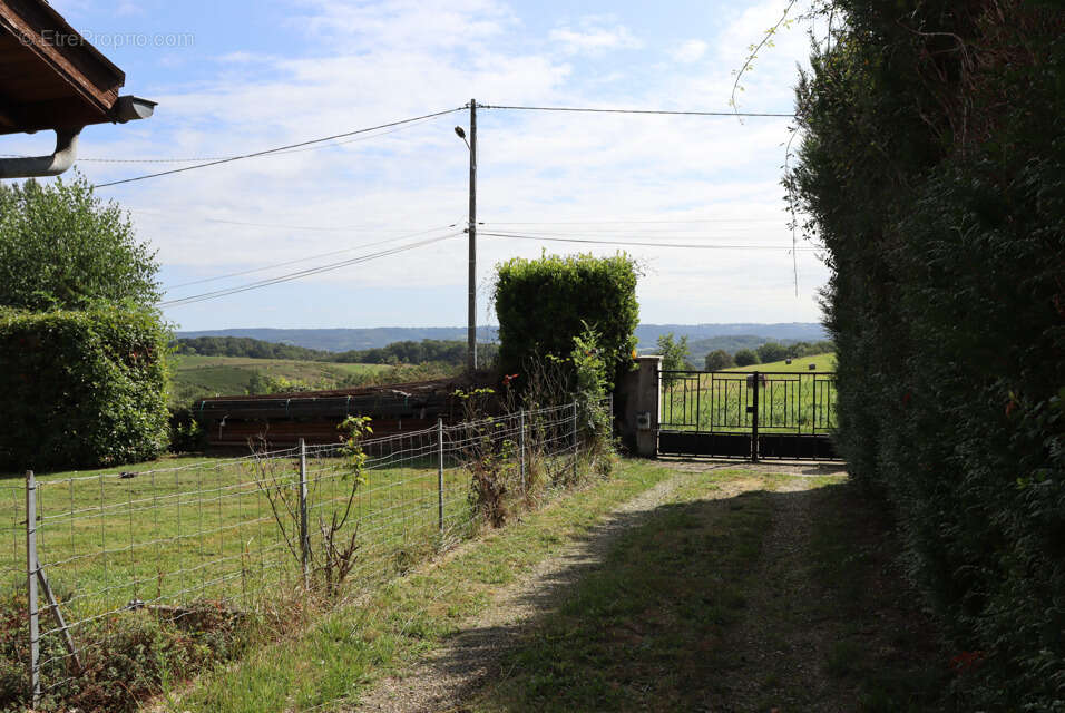Maison avec jardin arboré et vue dégagée à Oleac-Dessus. EN VIDEO - photo 23
