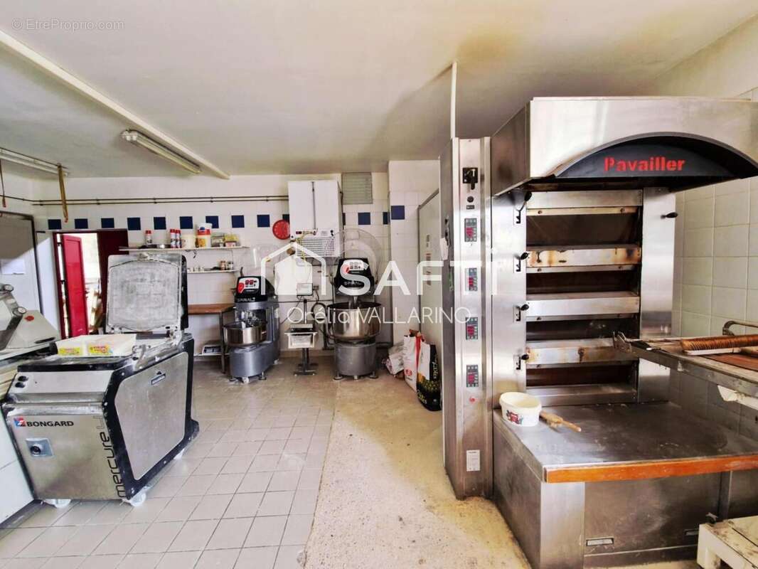 Photo 3 - Commerce à SAINT-MARTIN-DE-GURSON