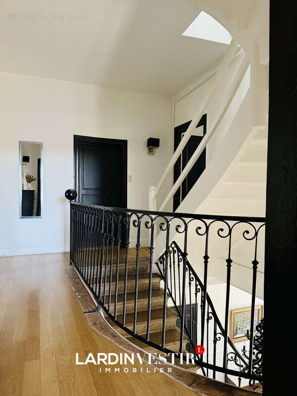 Maison à SAINT-GENIS-LAVAL