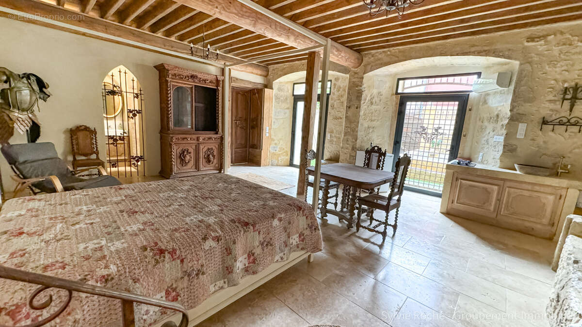 Maison à CADEROUSSE