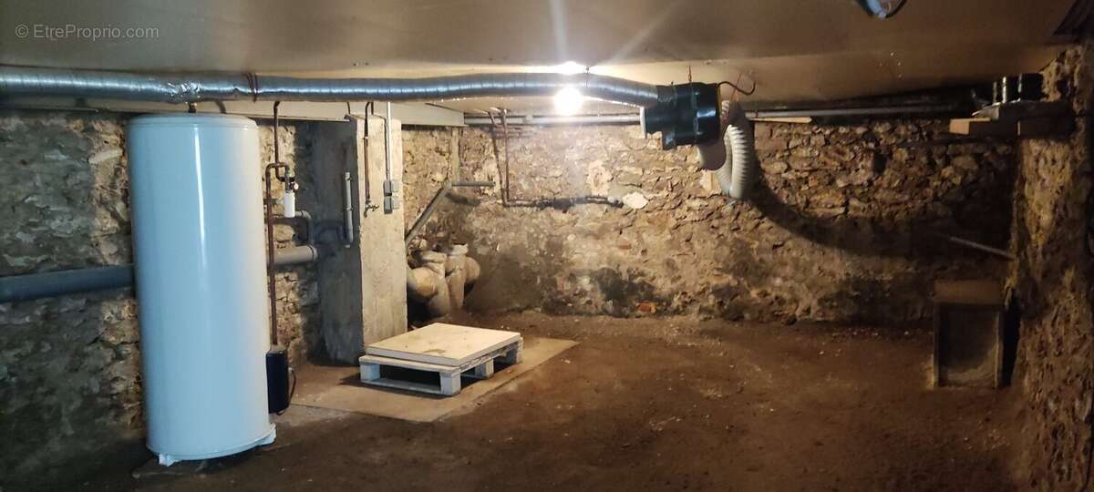 CAVE DE 25 M²