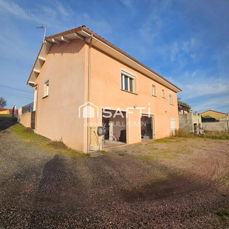 Photo 1 - Maison à SAINT-REMY-EN-ROLLAT