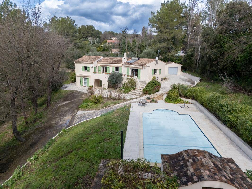 Maison à BAGNOLS-EN-FORET