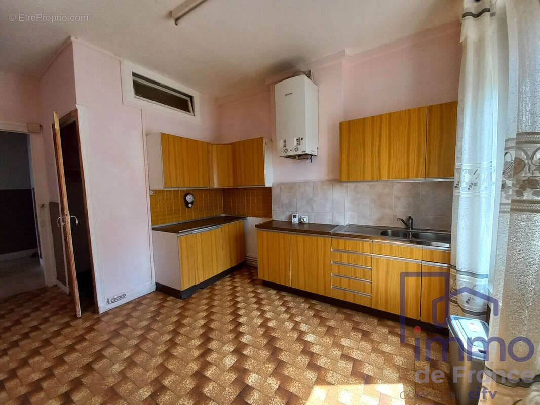 Appartement 65 m² à Saint-Etienne  - photo 2