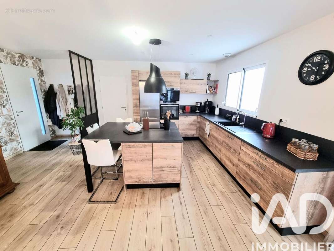 Photo 6 - Maison à SAINT-HILAIRE-LE-VOUHIS